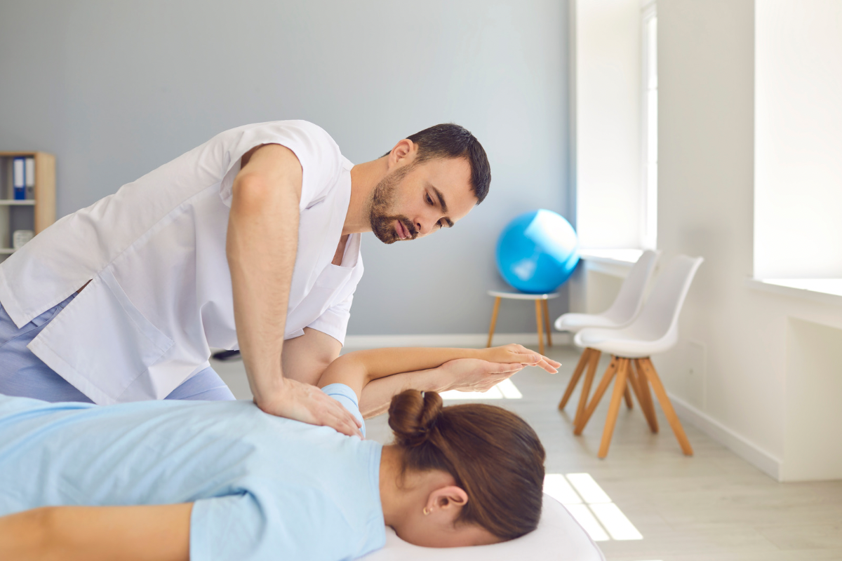 Recuperarea umărului înghețat prin kinetoterapie,…