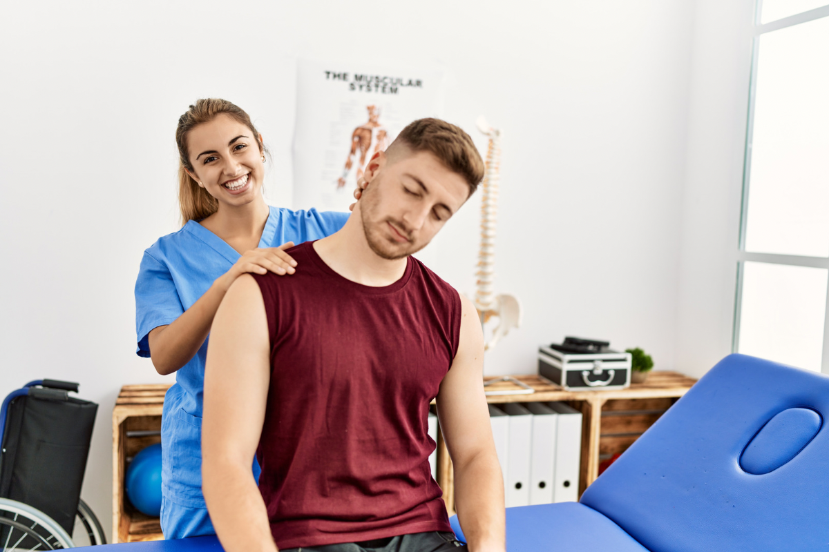 Kinetoterapia pentru gât și umeri: scapă de durerile…