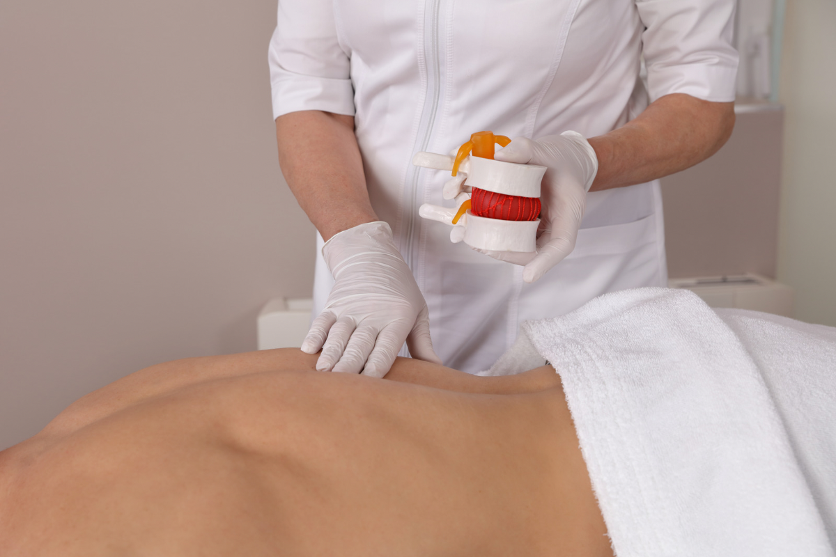 Hernia de disc: cum te ajută kinetoterapia și masajul&hellip;